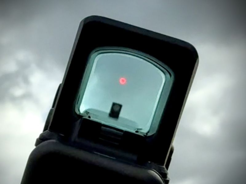 Červená tečka bez růžových brýlí