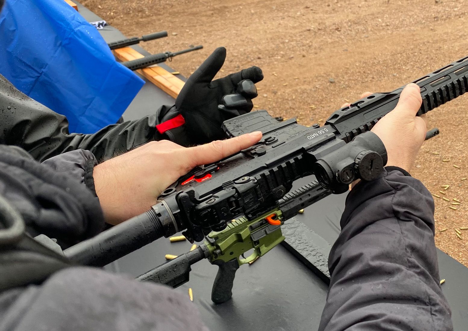 Velmi zvláštním doplňkem je tzv. Binary Trigger (binární spoušť) od Franklin Armory. Její instalací se  zbraň samonabíjecí upraví tak, že výstřel vyjde nejen při klasickém zmáčknutím, ale i při jejím puštění do bodu resetu. Tzn. zmáčkeš=vystřelí, pustíš=vystřelí. Určitě bylo zajímavé si vyzkoušet několik různých zbraní s touto úpravou (mj. stanovisko MV ČR je, se instalací ze zbraně samonabíjecí stává samočinná), ale praktický přínos v tom nevidím…